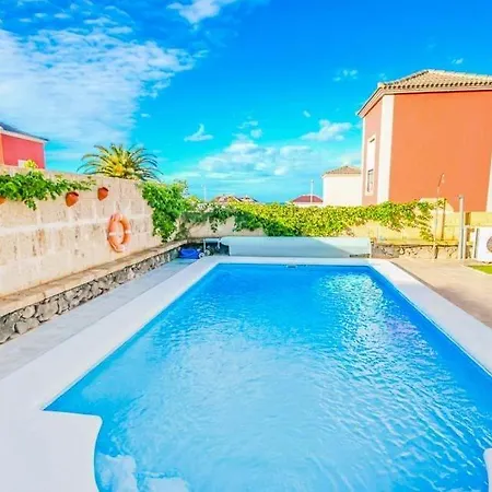 Playa De Fanabe Sleeps 6 With Pool Air Con And Wifi