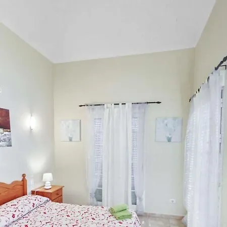 Villa Playa De Fanabe Sleeps 6 With Pool Air Con And Wifi *