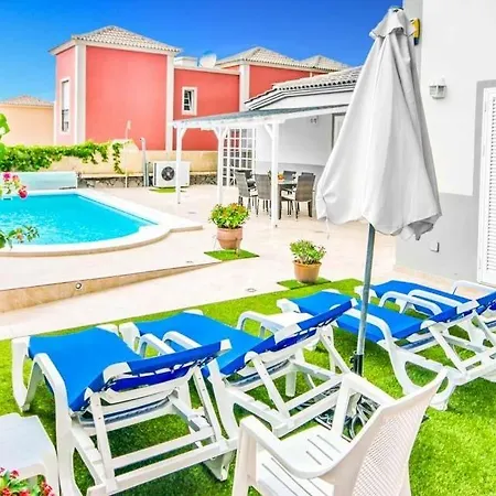 Villa Playa De Fanabe Sleeps 6 With Pool Air Con And Wifi *
